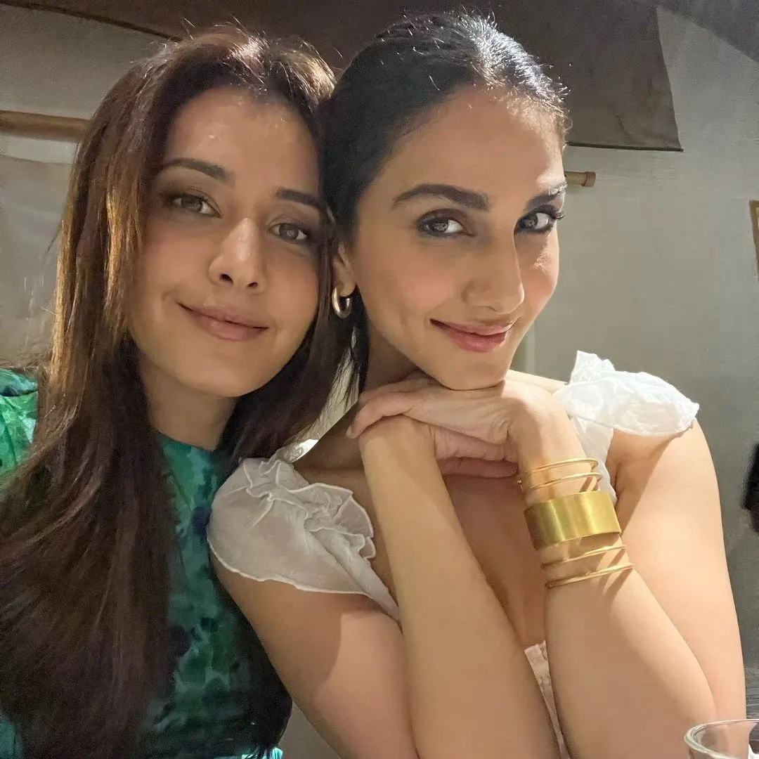 Raashi Khanna shares happy moments photos with friends on friendship day