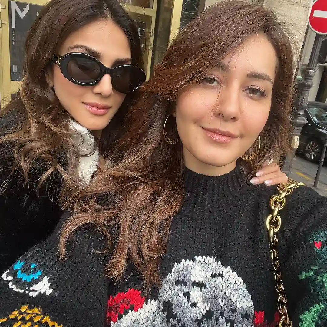 Raashi Khanna shares happy moments photos with friends on friendship day