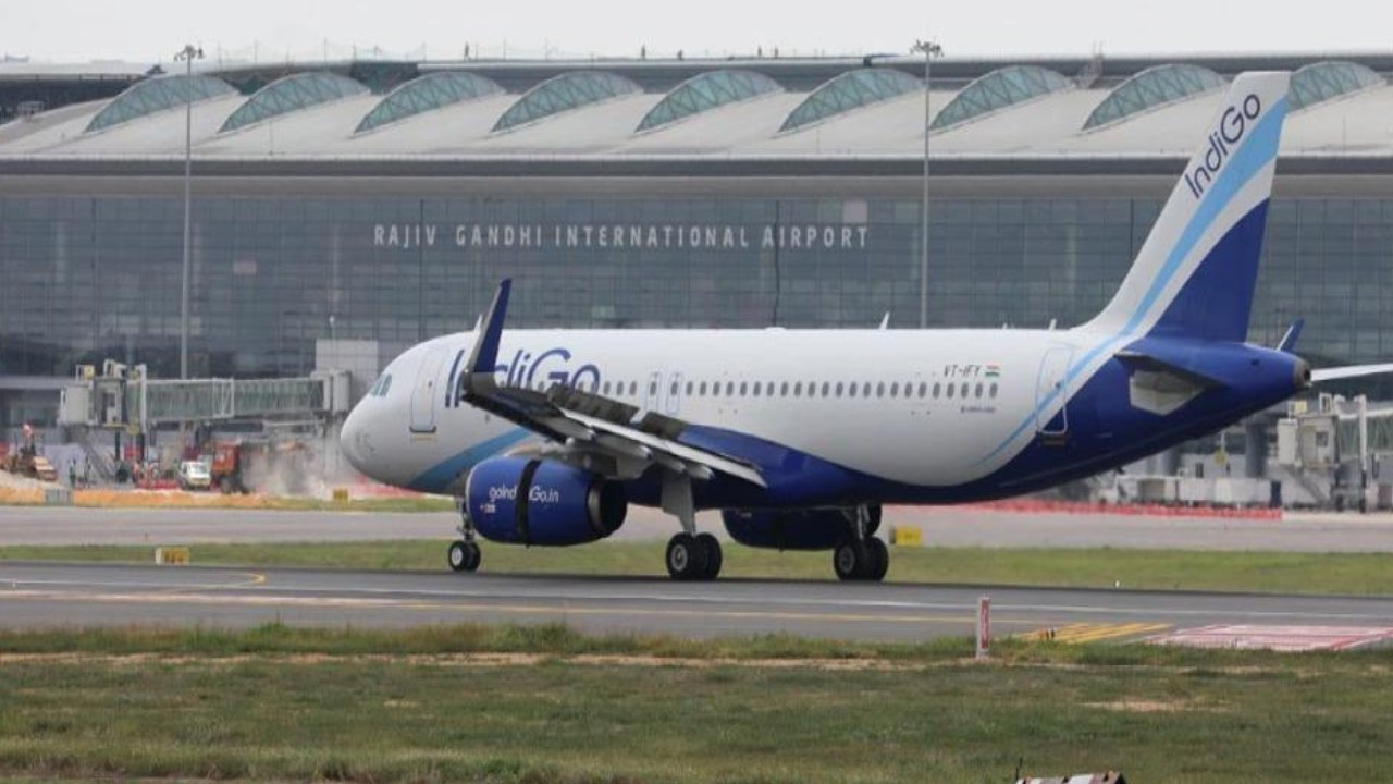 Shamshabad Airport : శంషాబాద్ ఎయిర్‌పోర్ట్‌కు బాంబు బెదిరింపు.. అసలు విషయం తెలిసి ఊపిరిపీల్చుకున్న అధికారులు