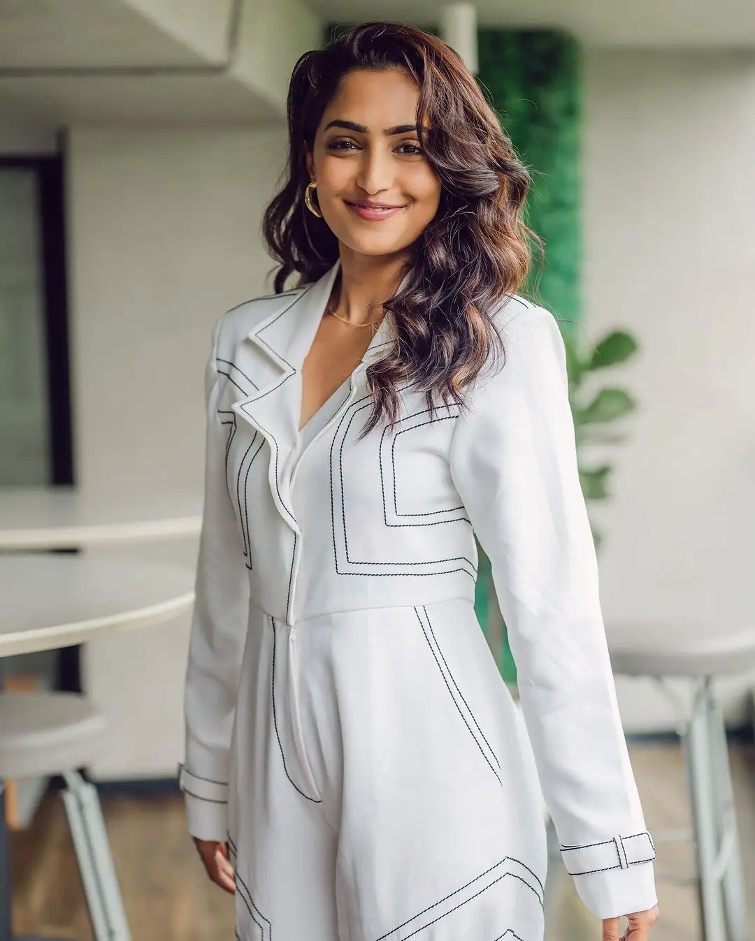 Reba Monica John Stunning looks in White Dress