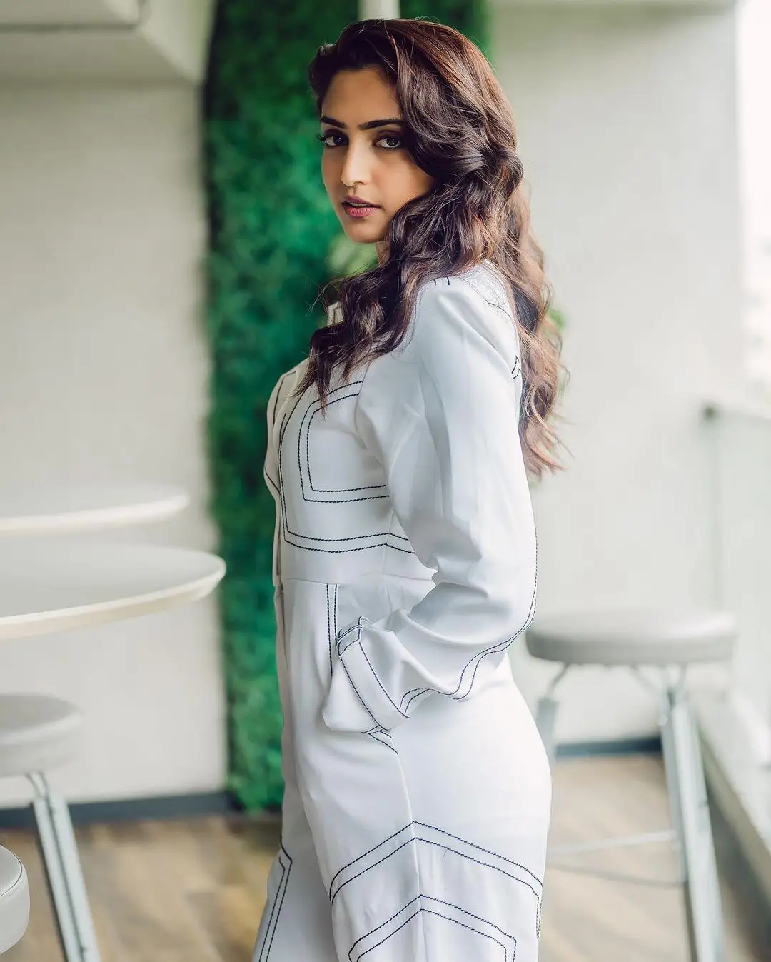 Reba Monica John Stunning looks in White Dress