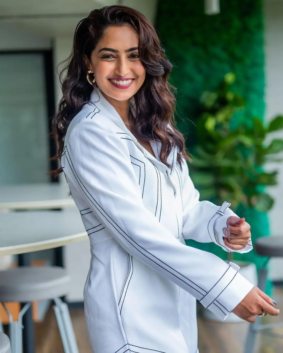 Reba Monica John Stunning looks in White Dress