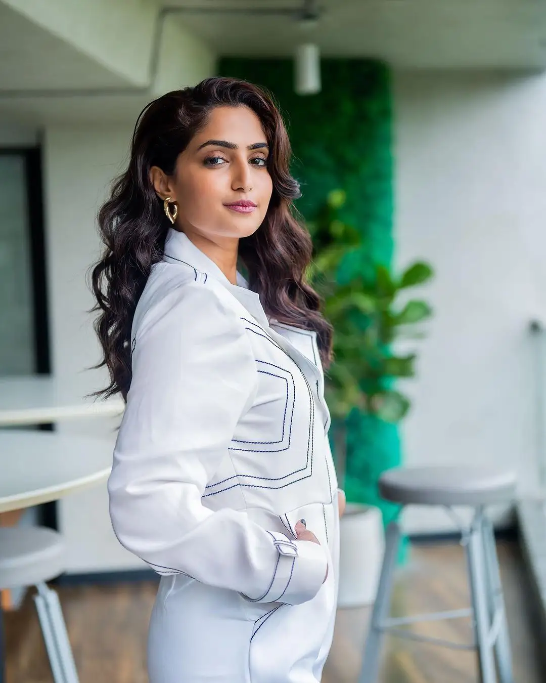 Reba Monica John Stunning looks in White Dress