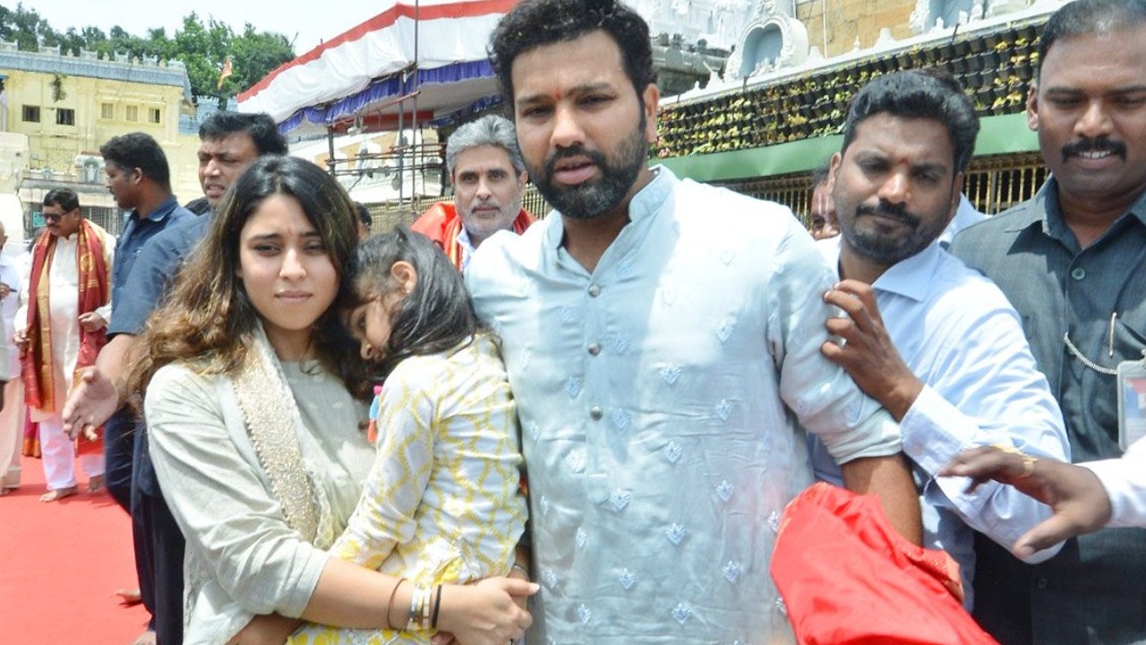 Rohit Sharma: కుటుంబ సభ్యులతో తిరుమల శ్రీవారిని దర్శించుకున్న టీమిండియా కెప్టెన్.. ఫొటోలు, వీడియో వైరల్