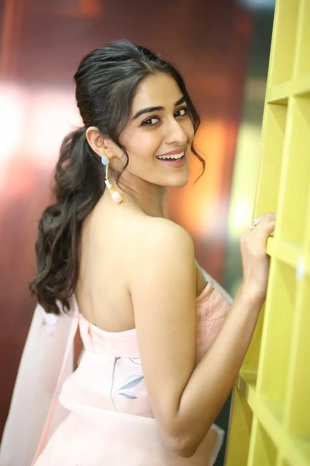 Sakshi Vaidya Cute Looks in Saree at Gandeevadhari Arjuna Movie Promotions