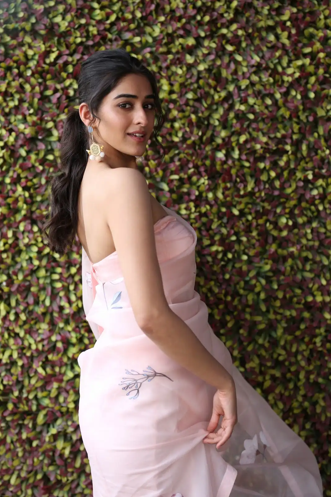 Sakshi Vaidya Cute Looks in Saree at Gandeevadhari Arjuna Movie Promotions