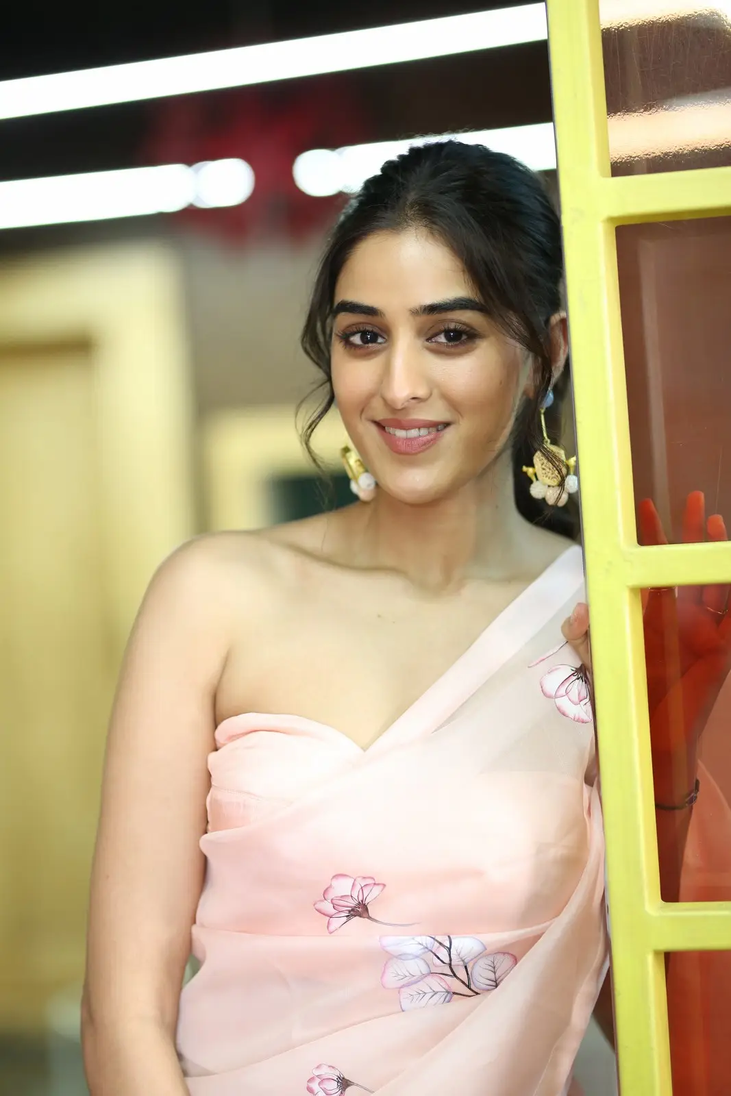 Sakshi Vaidya Cute Looks in Saree at Gandeevadhari Arjuna Movie Promotions