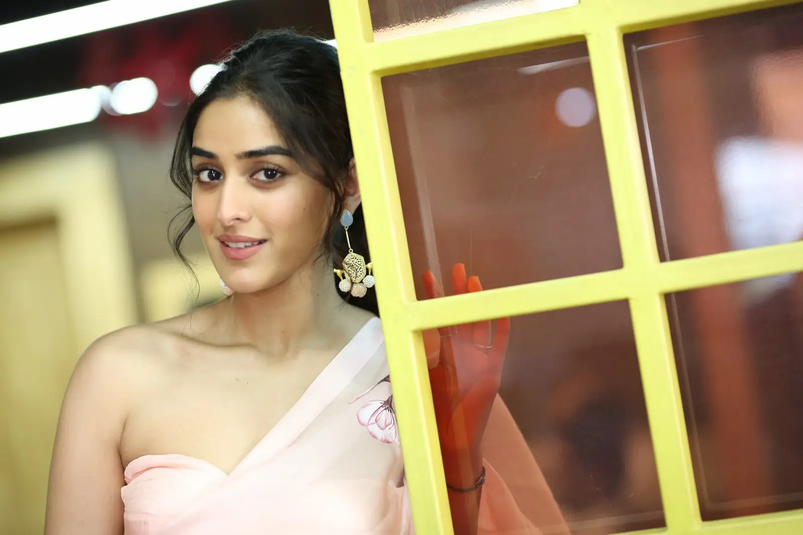 Sakshi Vaidya Cute Looks in Saree at Gandeevadhari Arjuna Movie Promotions