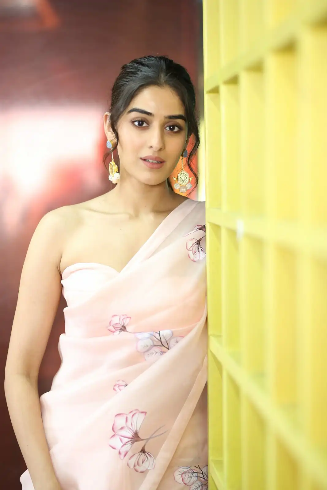 Sakshi Vaidya Cute Looks in Saree at Gandeevadhari Arjuna Movie Promotions