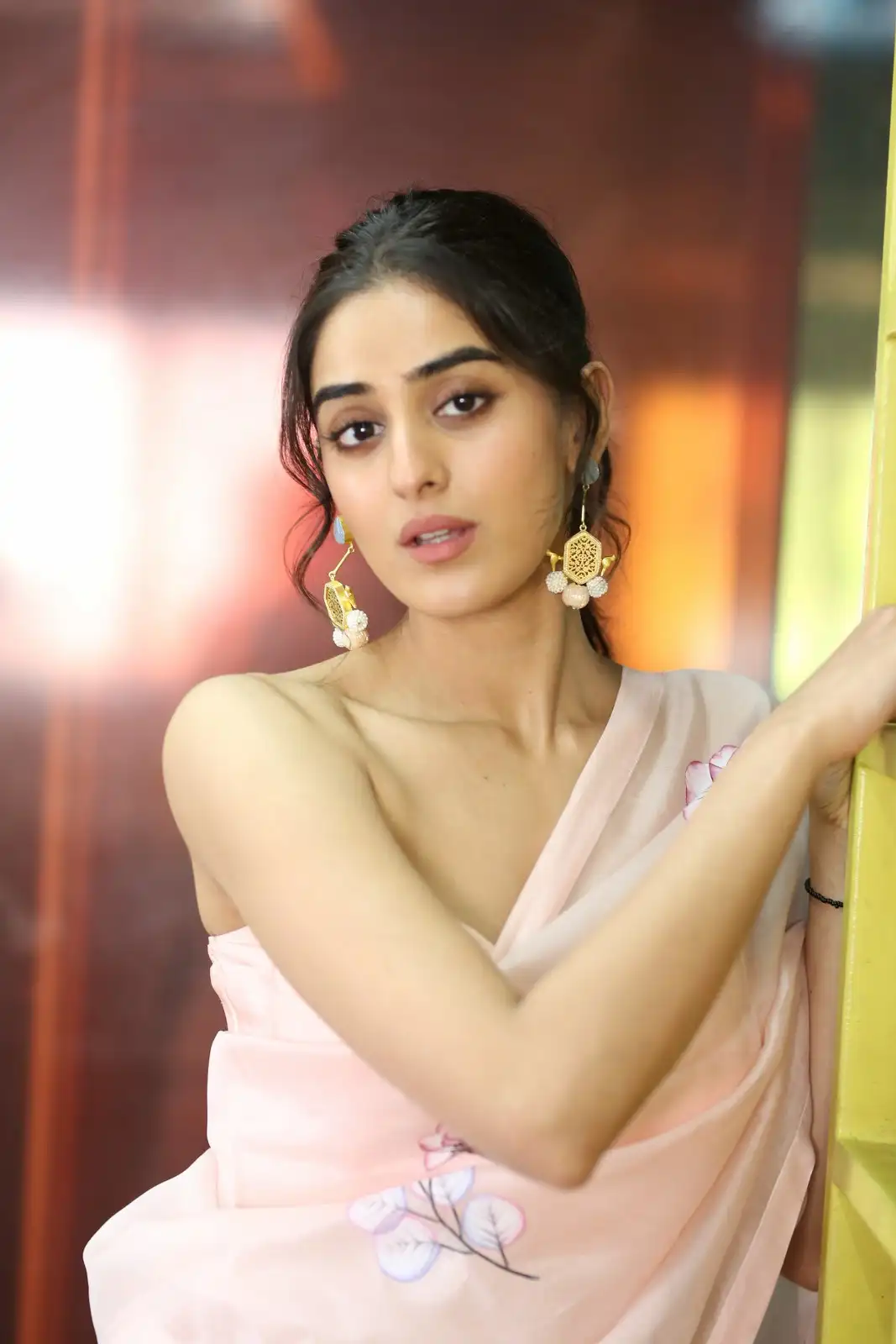 Sakshi Vaidya Cute Looks in Saree at Gandeevadhari Arjuna Movie Promotions