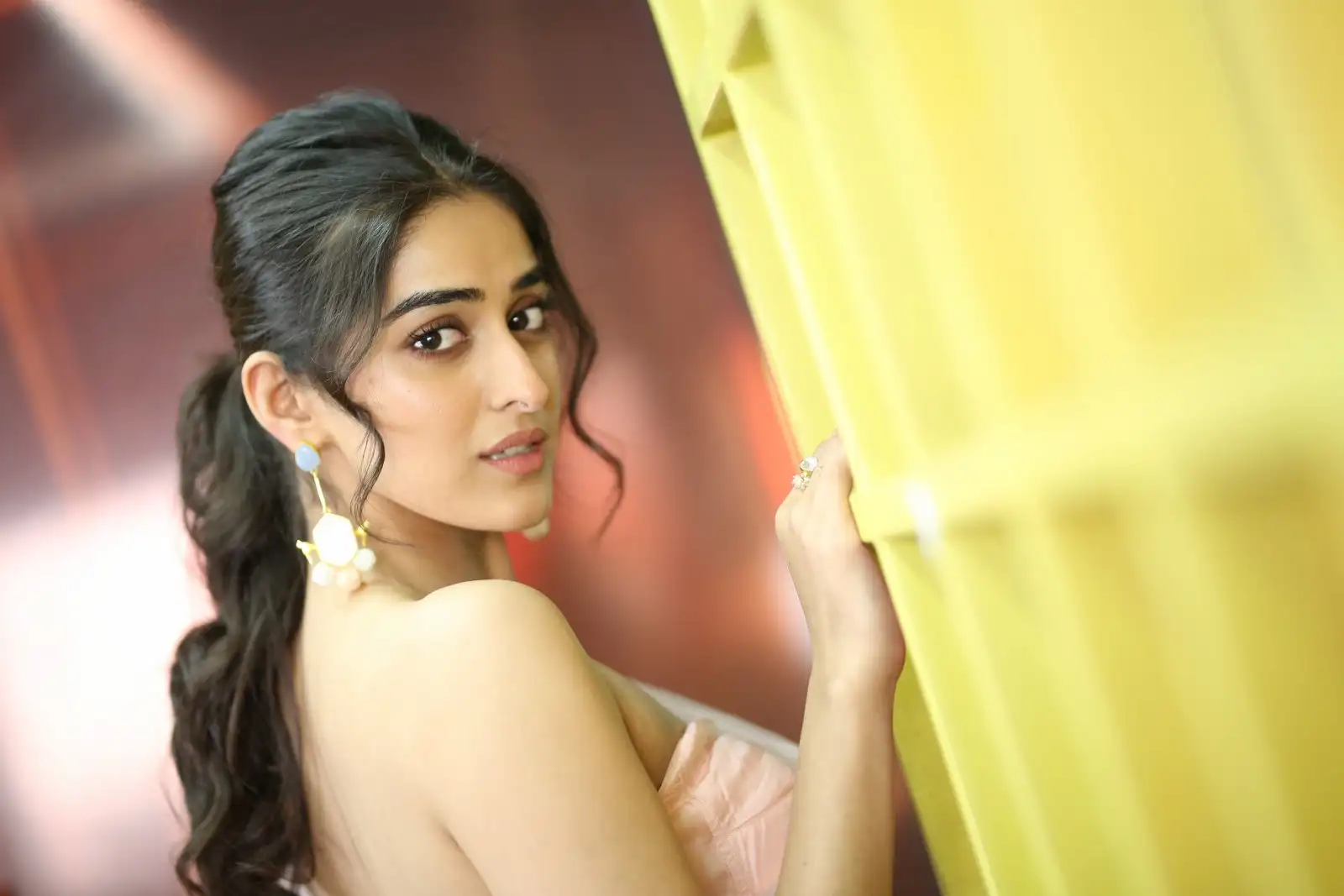 Sakshi Vaidya Cute Looks in Saree at Gandeevadhari Arjuna Movie Promotions