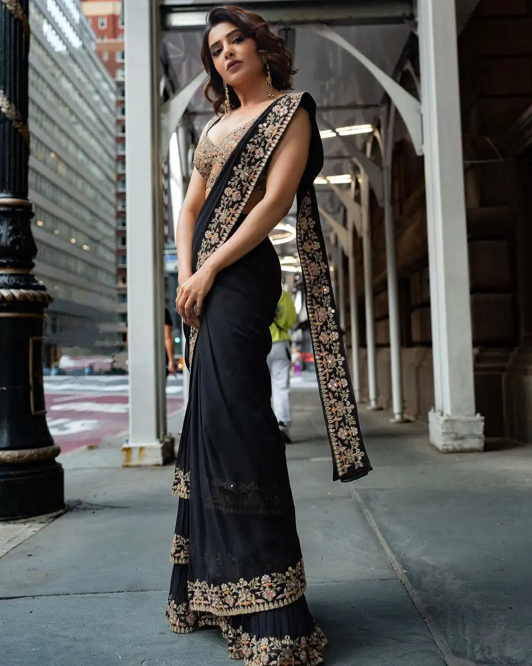 Samantha Shines in Black Saree at America
