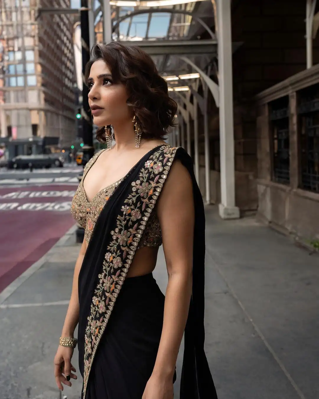 Samantha Shines in Black Saree at America