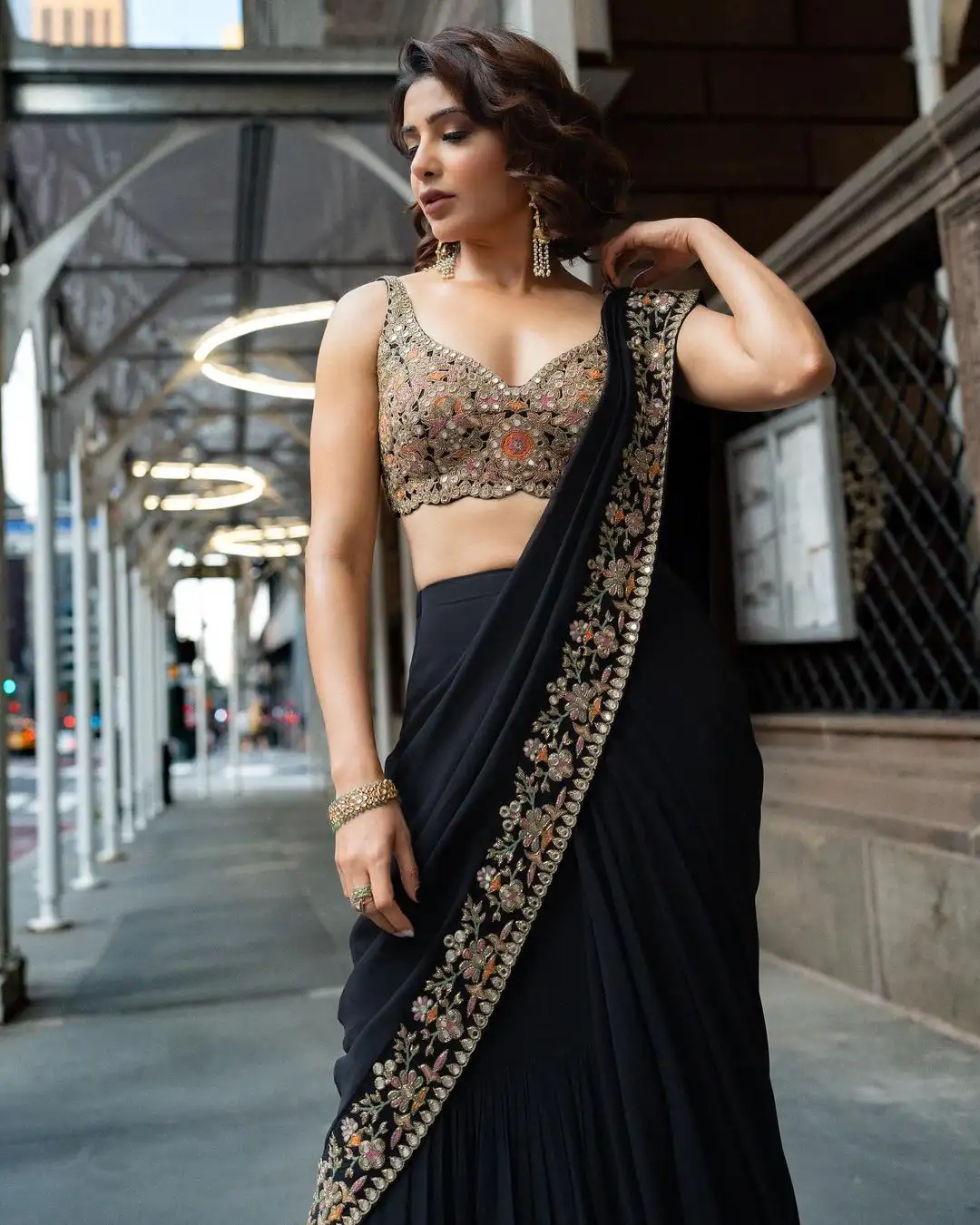 Samantha Shines in Black Saree at America