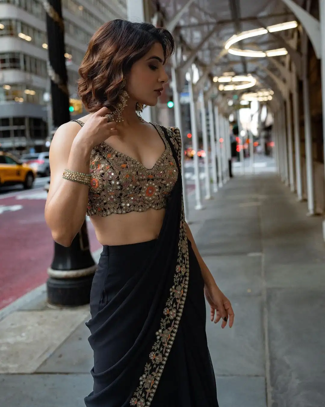 Samantha Shines in Black Saree at America