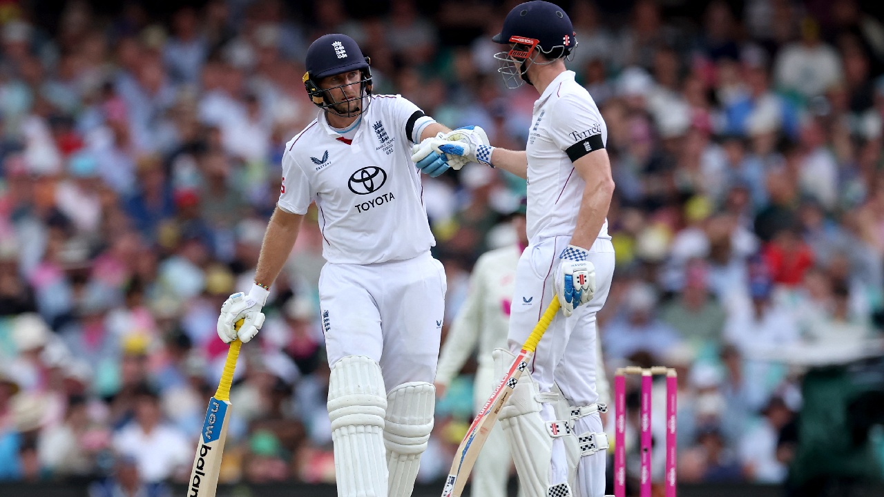 AUS vs ENG : ఇంగ్లాండ్ జోరును అడ్డుకున్న వ‌రుణుడు.. ముగిసిన తొలి రోజు ఆట‌