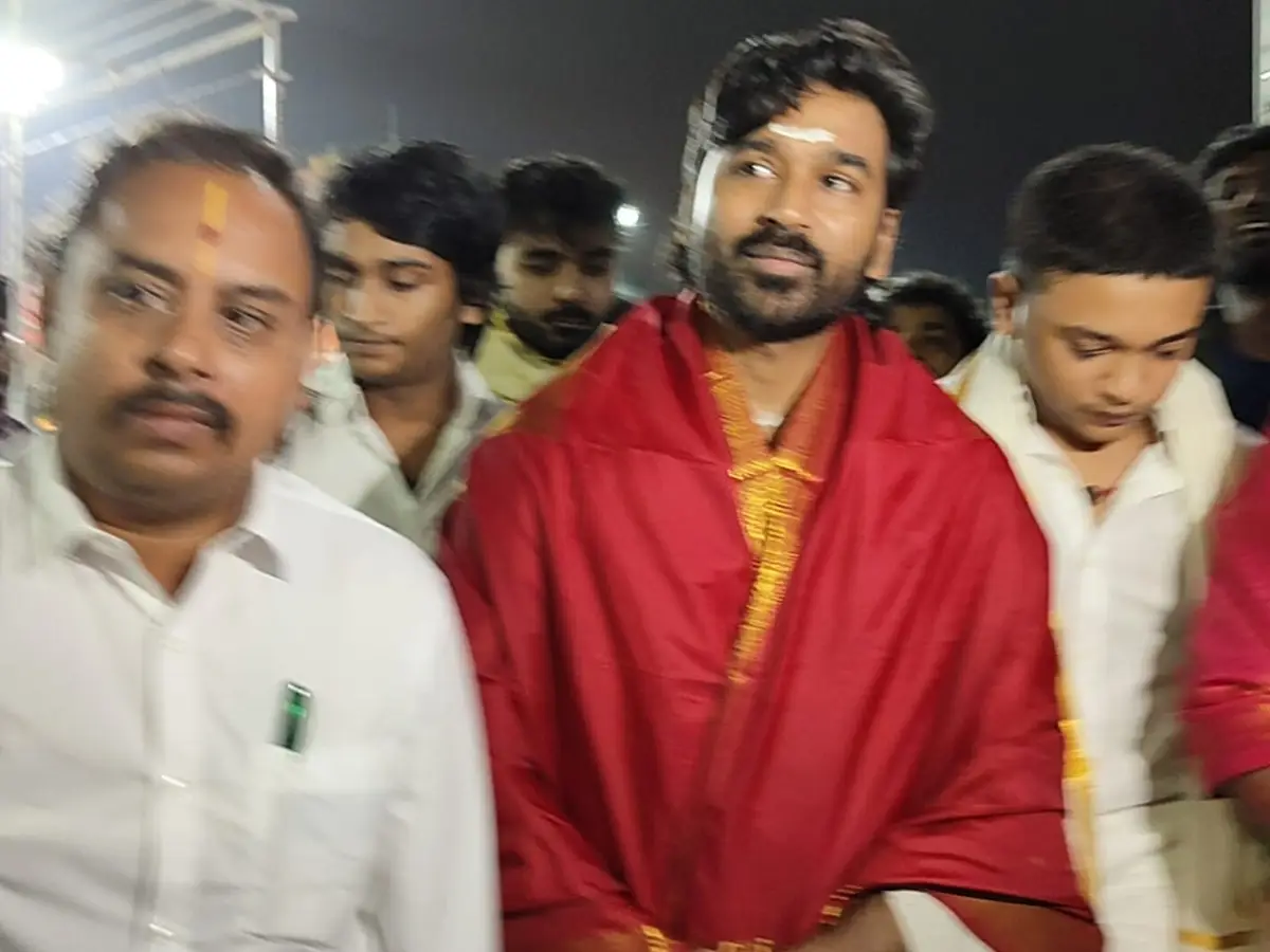 Actor Dhanush visited tirumala sri Lord Venkateswara swamy temple. (1)