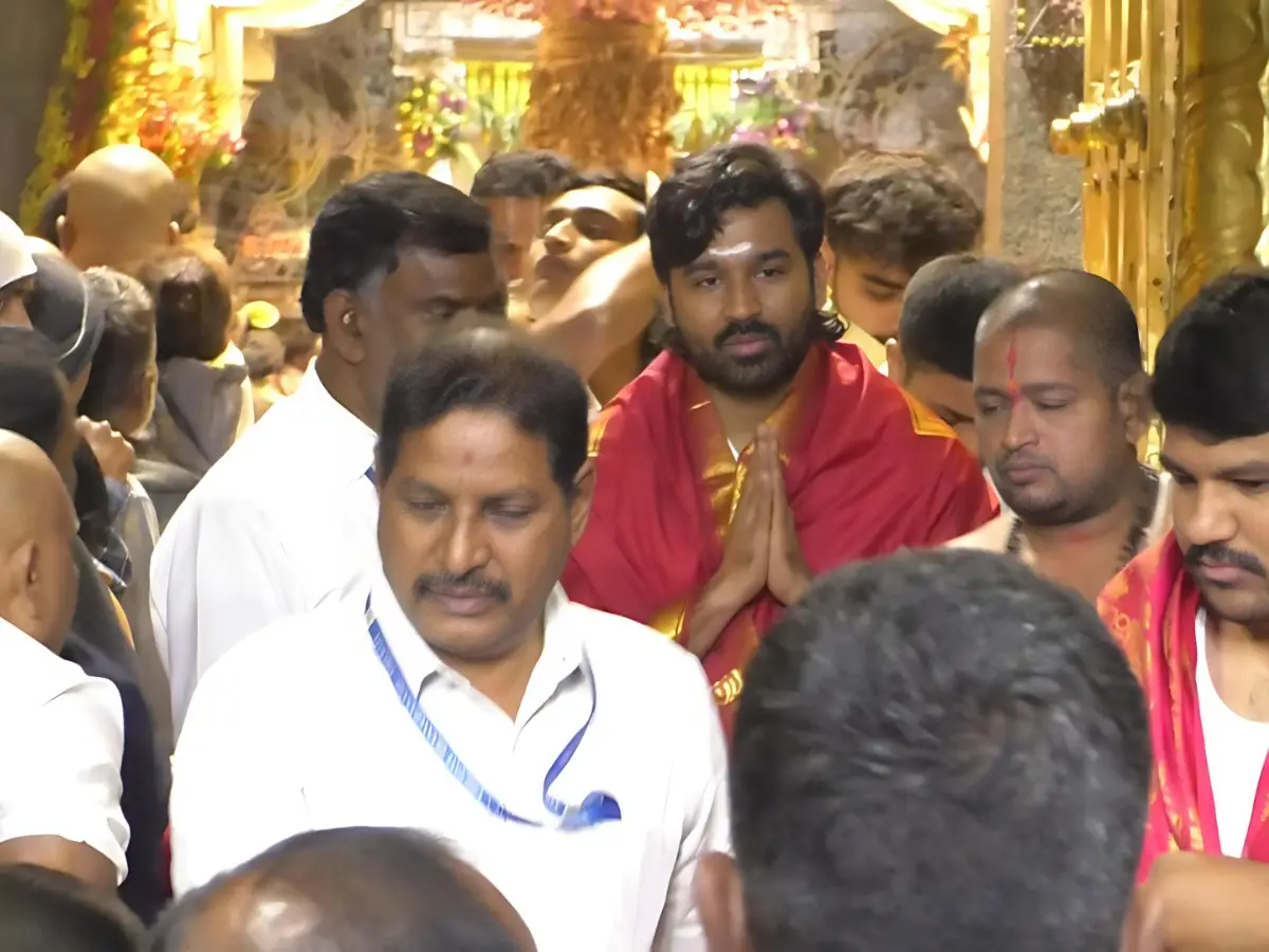 Actor Dhanush visited tirumala sri Lord Venkateswara swamy temple. (1)