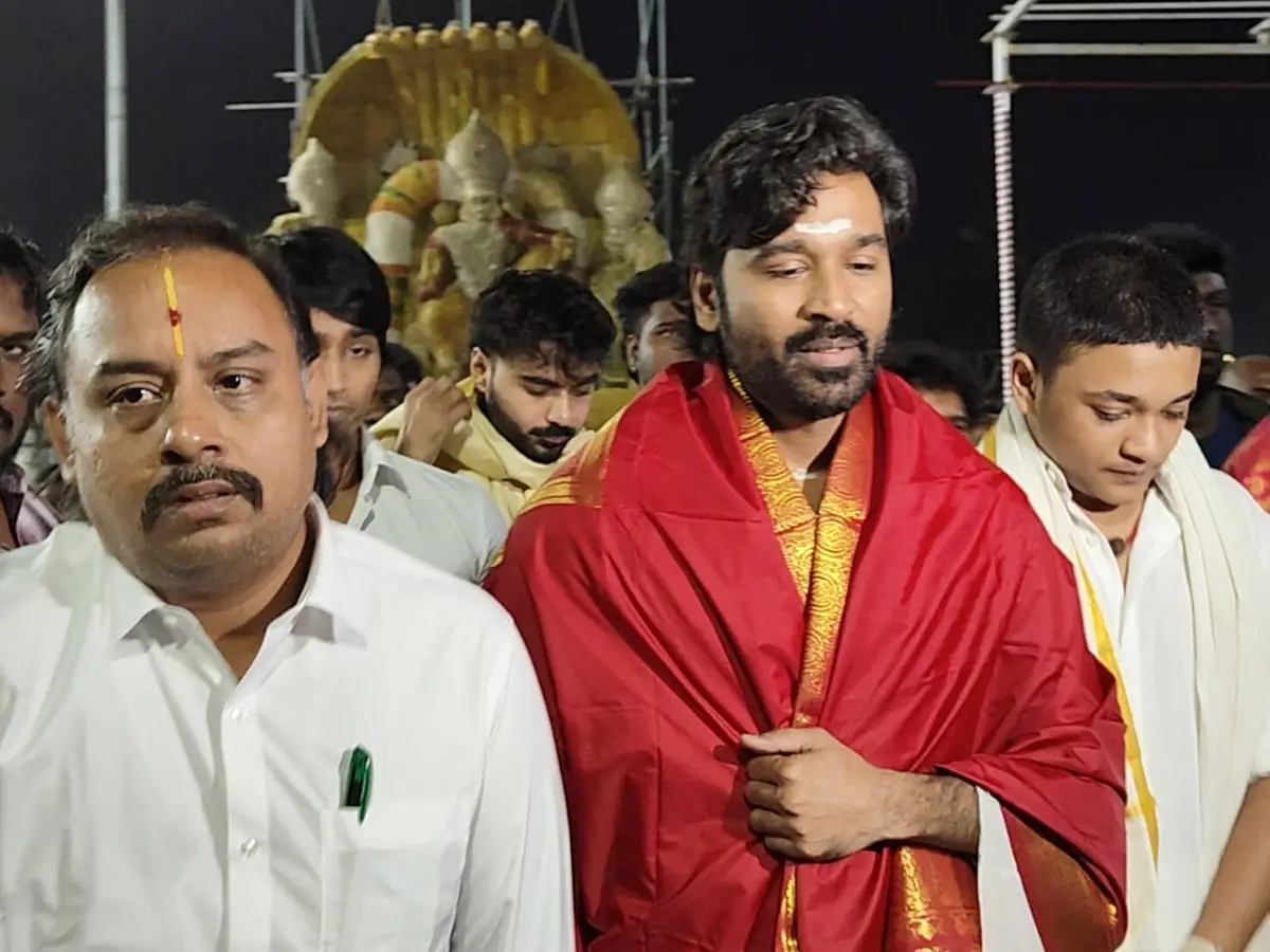 Actor Dhanush visited tirumala sri Lord Venkateswara swamy temple. (1)
