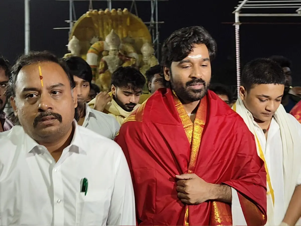 Actor Dhanush visited tirumala sri Lord Venkateswara swamy temple. (1)