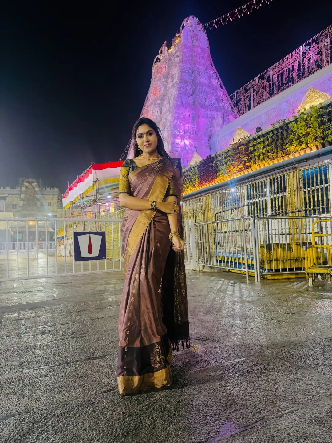 Actress Satya Sri visited Lord Venkateswara temple at Tirumala. (1)