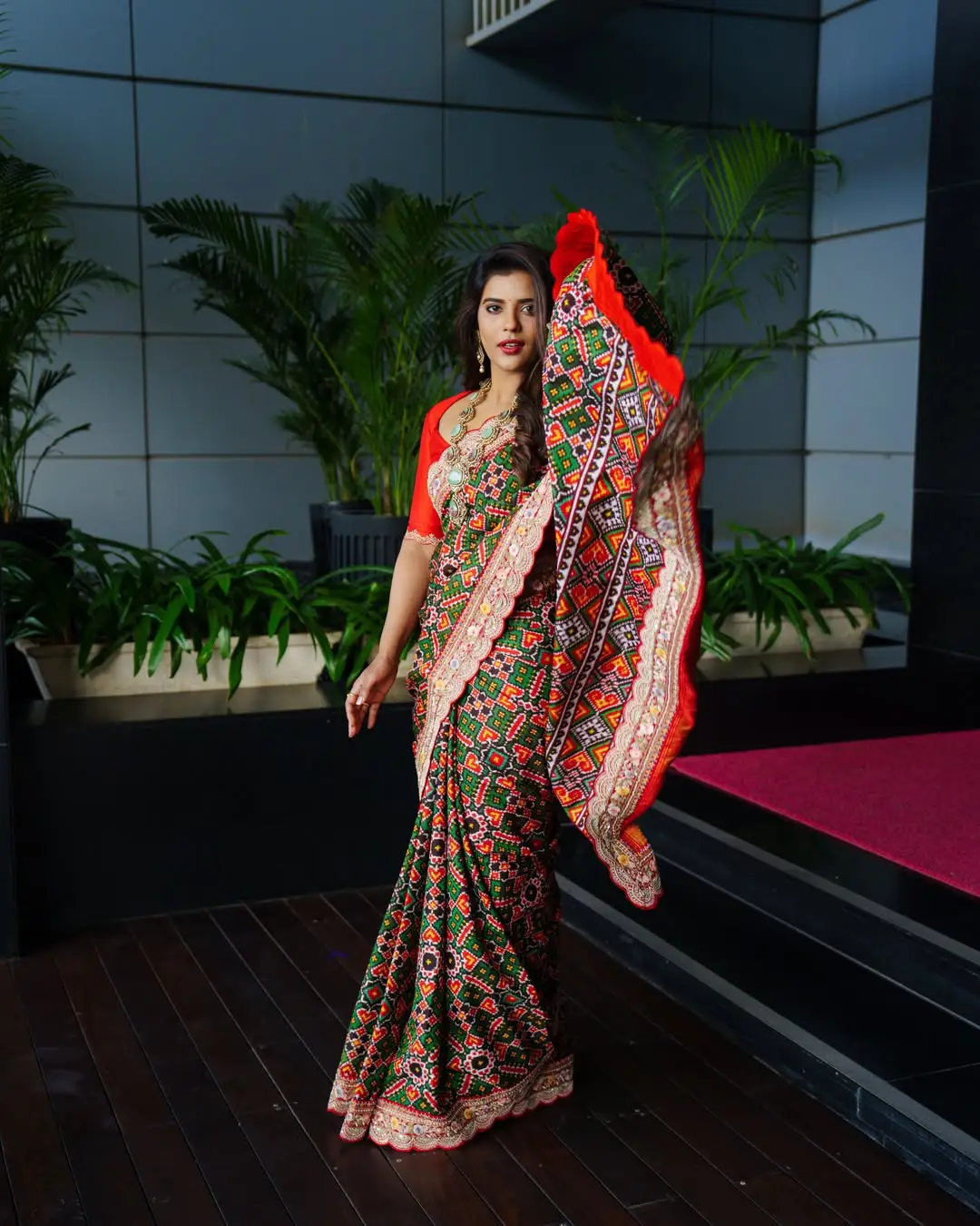 Aishwarya Rajesh latest photos in a saree.