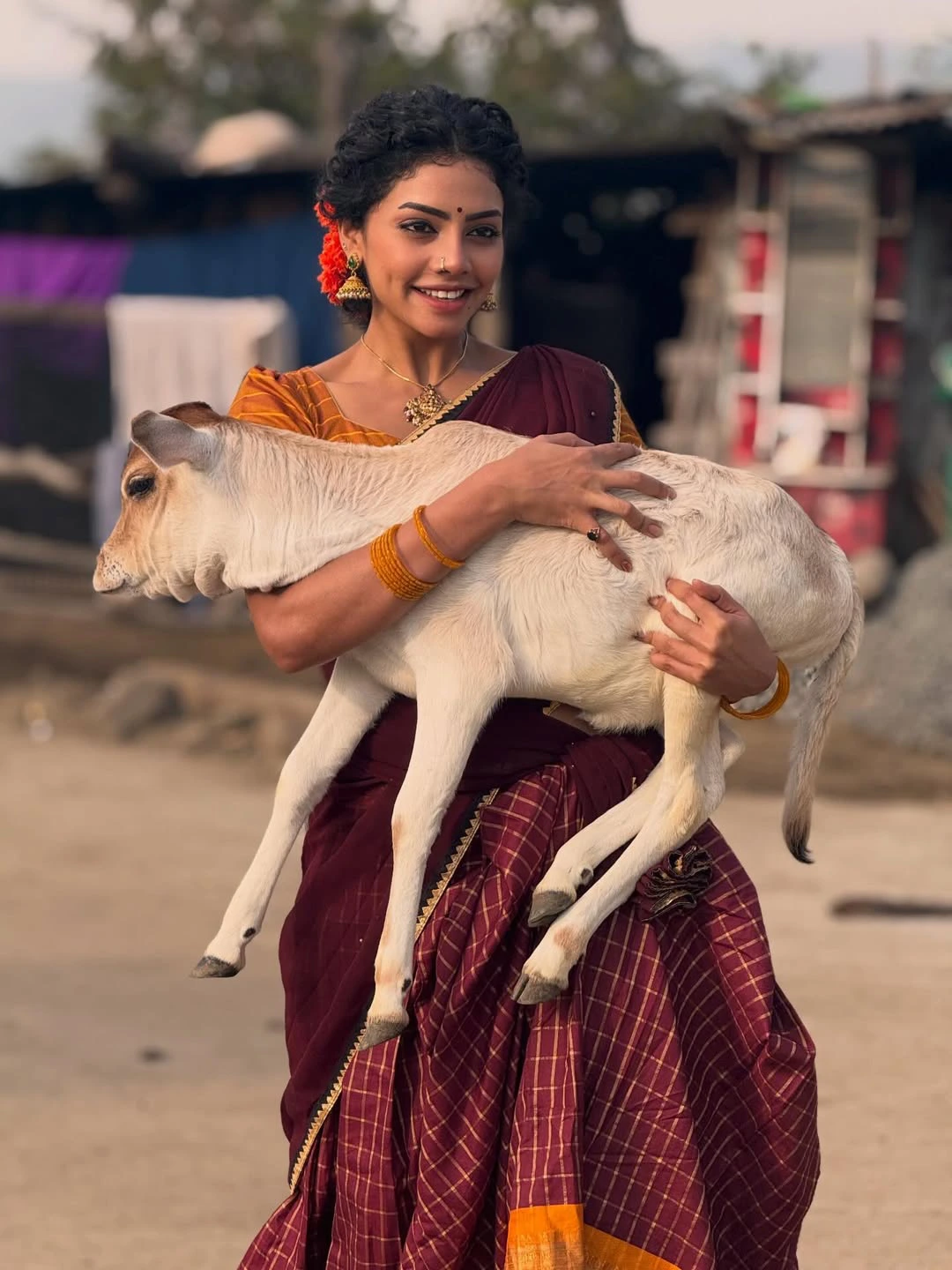 Dhee Show Anala Susmitha Shines in Village Girl Look