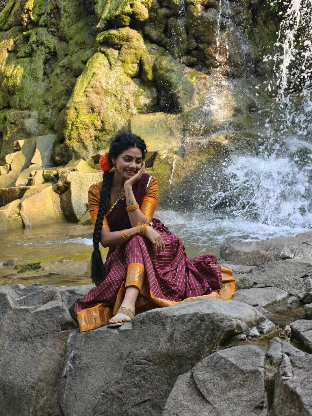 Dhee Show Anala Susmitha Shines in Village Girl Look