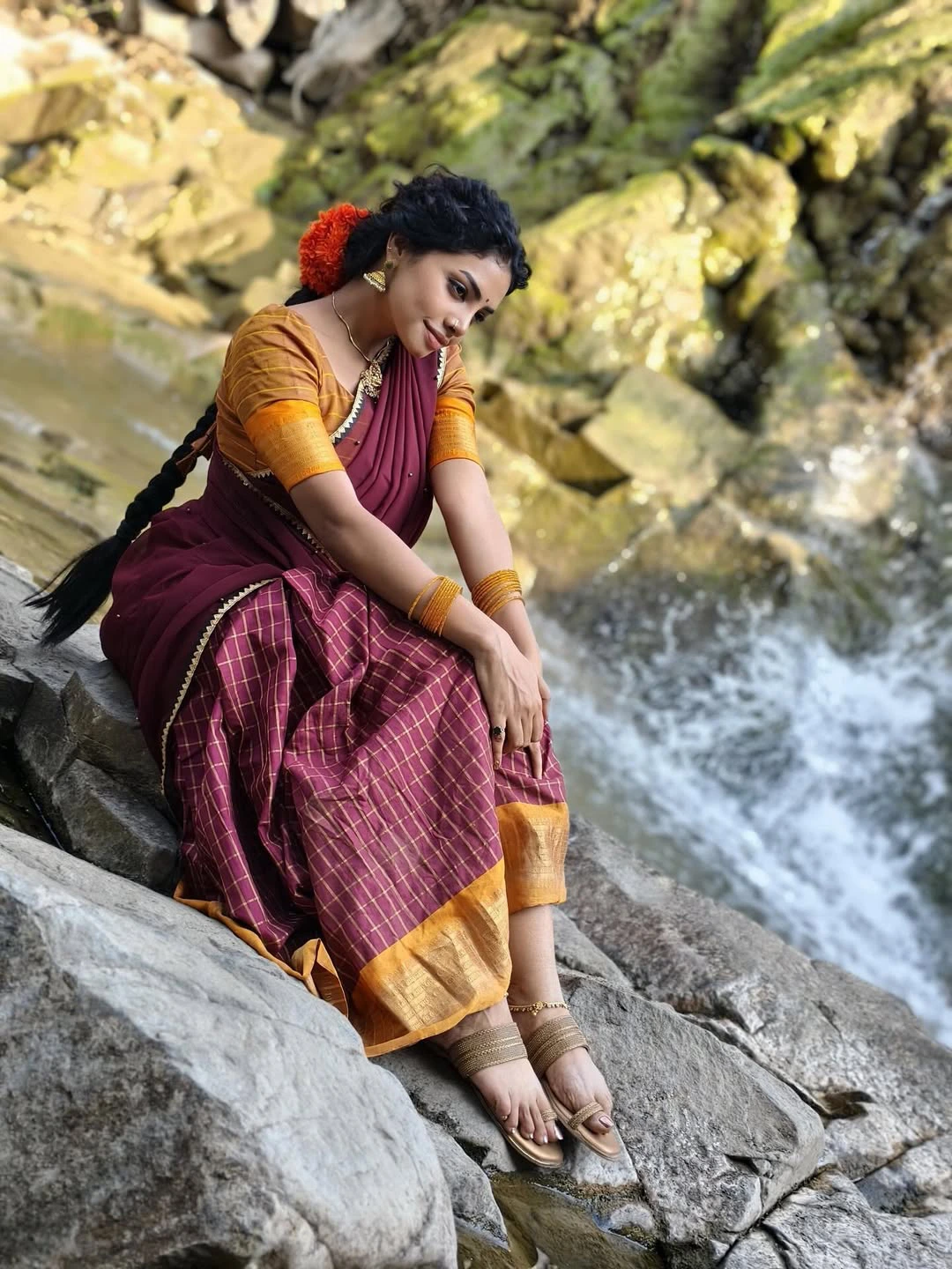 Dhee Show Anala Susmitha Shines in Village Girl Look