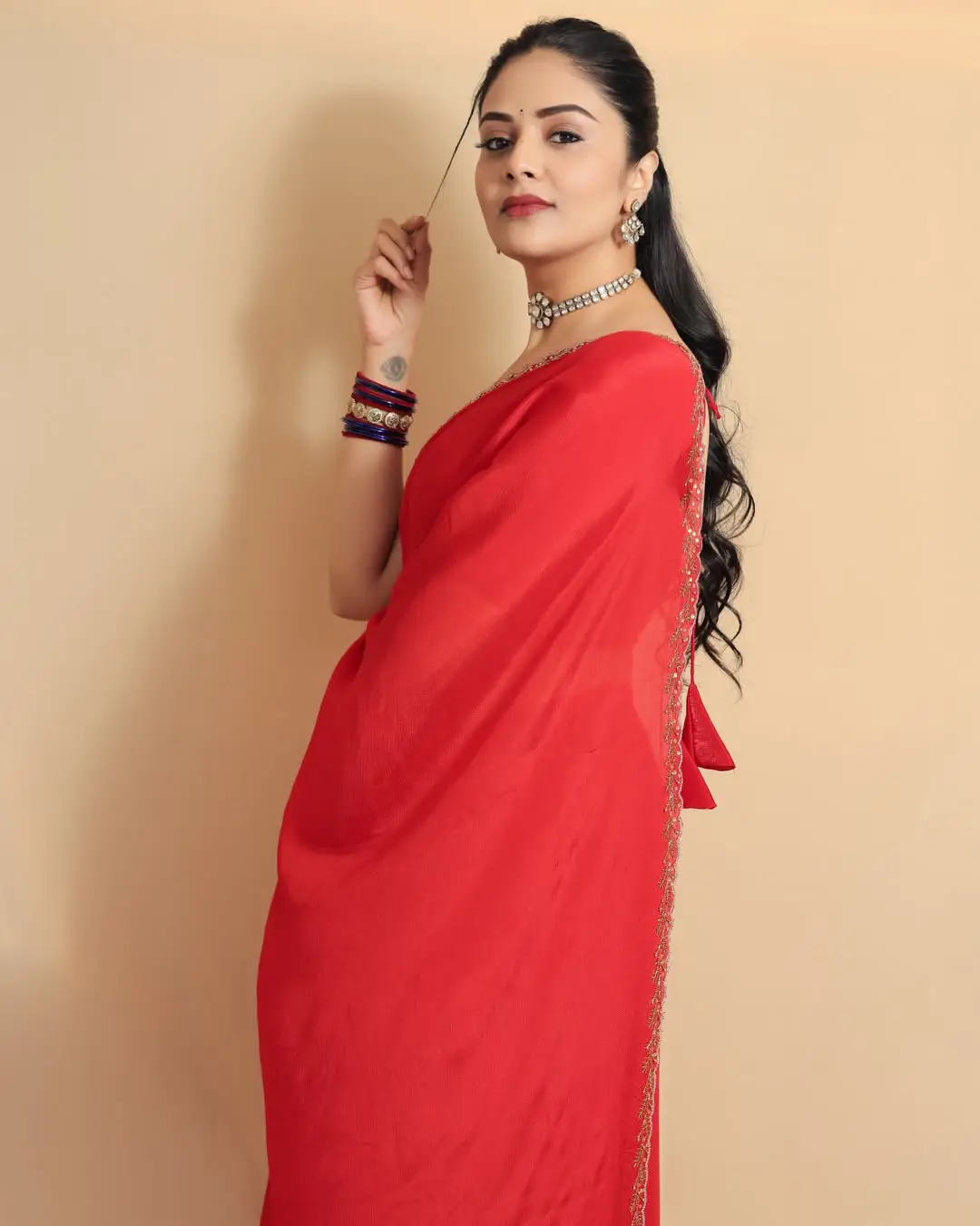 Anchor Sreemukhi latest glamorous photos (1)