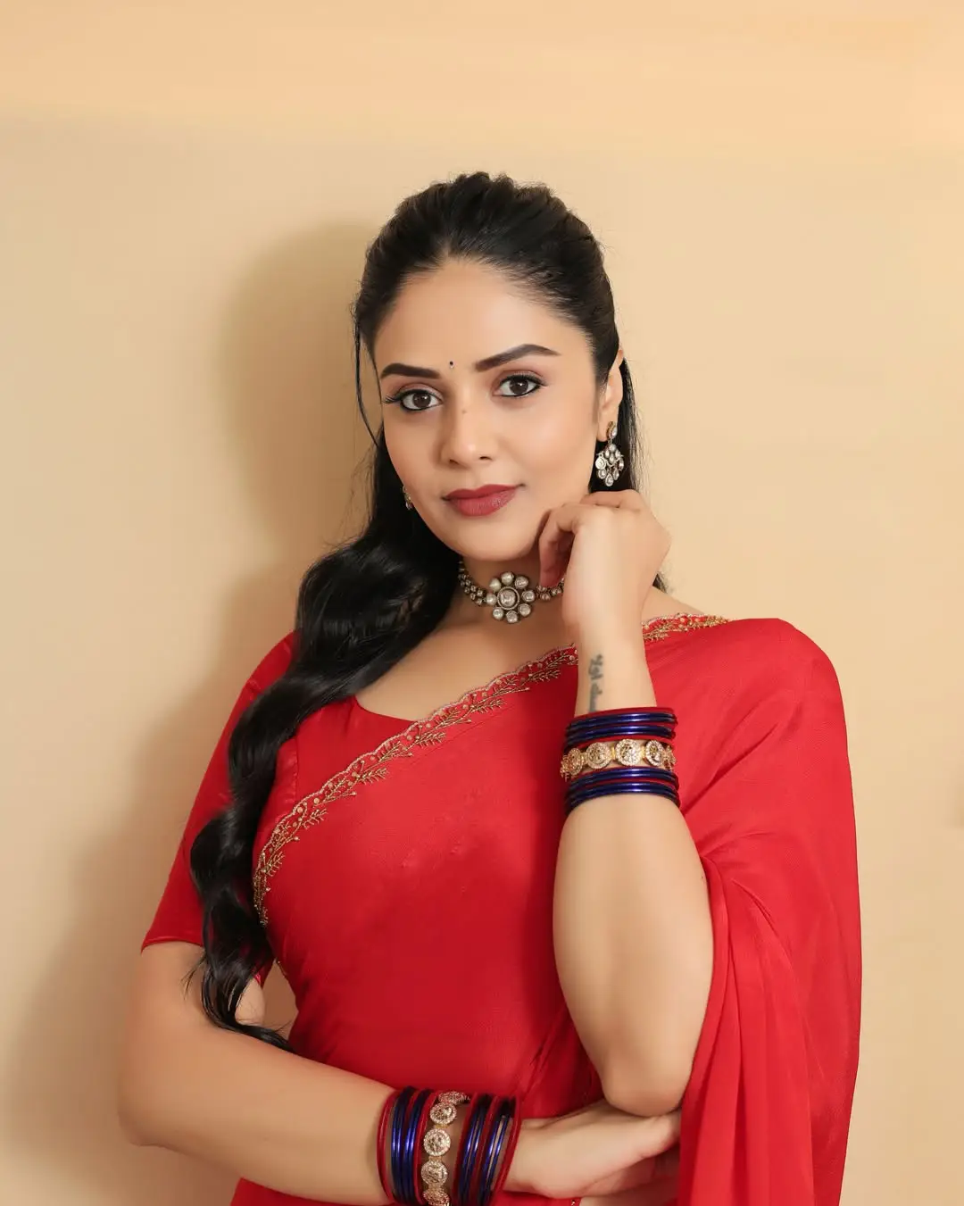 Anchor Sreemukhi latest glamorous photos (1)