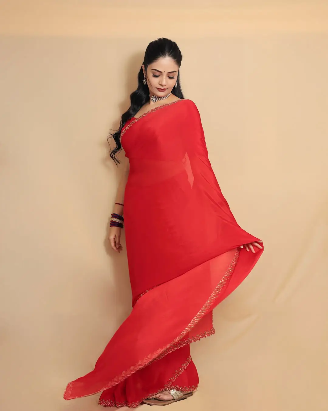 Anchor Sreemukhi latest glamorous photos (1)