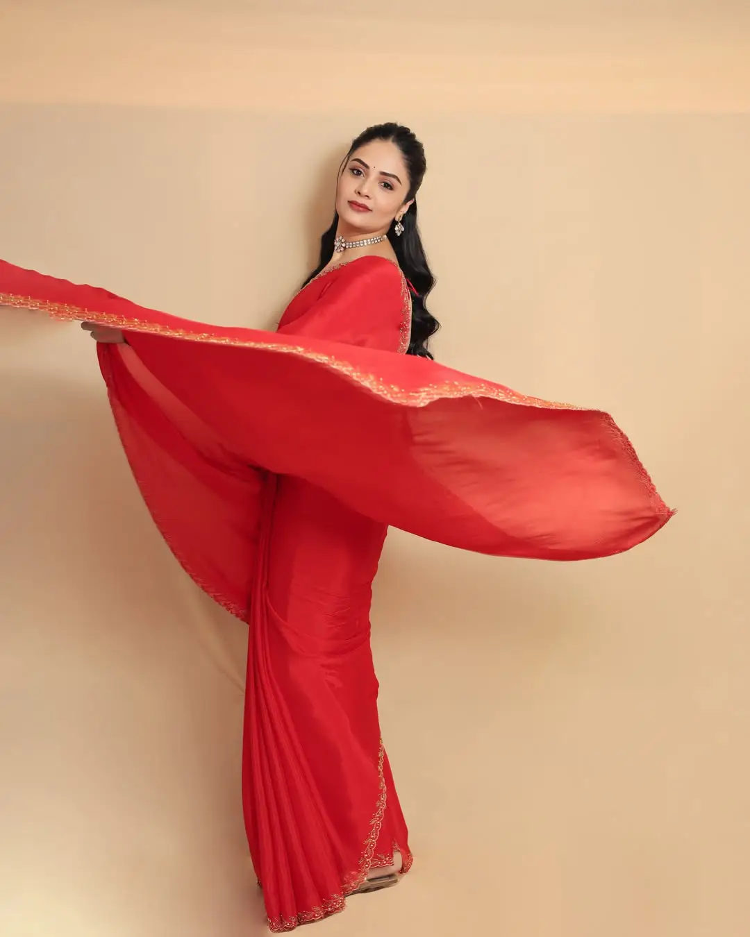 Anchor Sreemukhi latest glamorous photos (1)