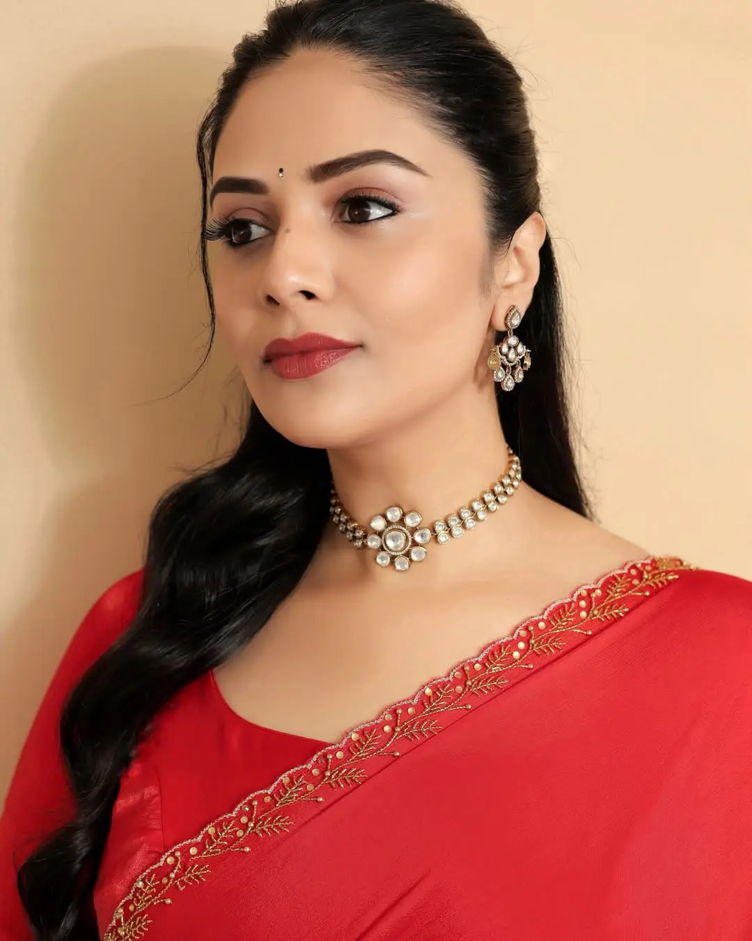 Anchor Sreemukhi latest glamorous photos (1)