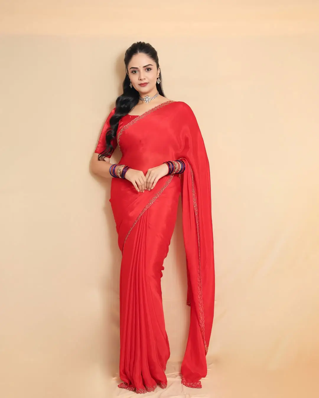 Anchor Sreemukhi latest glamorous photos (1)