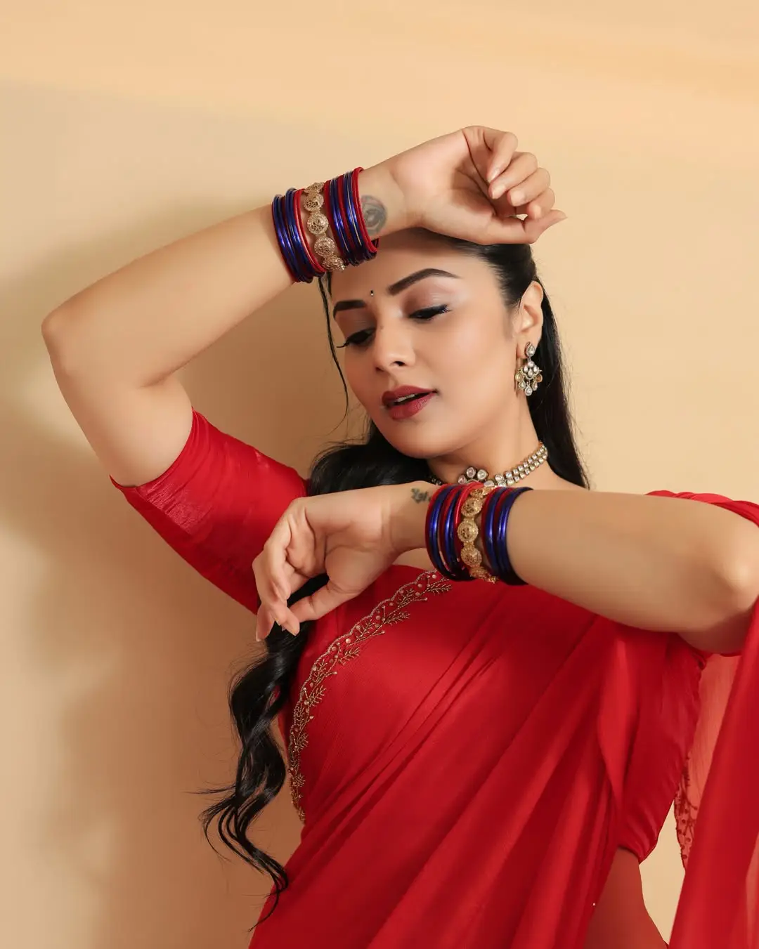 Anchor Sreemukhi latest glamorous photos (1)