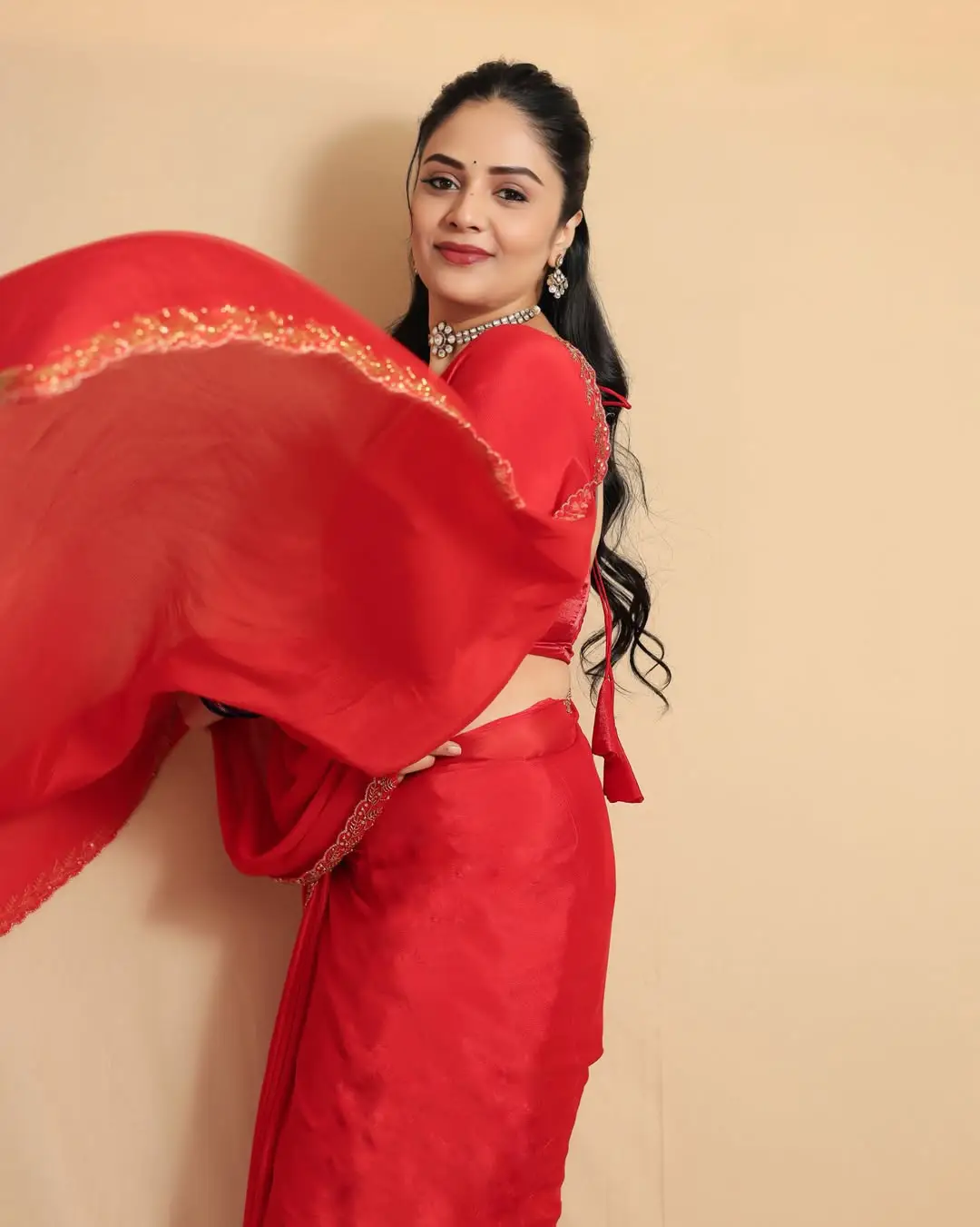 Anchor Sreemukhi latest glamorous photos (1)