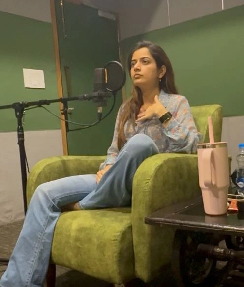 Ashika Ranganath Shares Bharatha Mahasayulaku Wignyapthi Working Stills