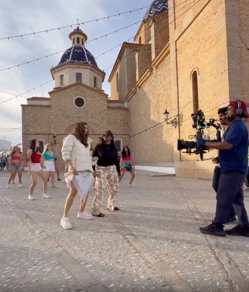 Ashika Ranganath Shares Bharatha Mahasayulaku Wignyapthi Working Stills