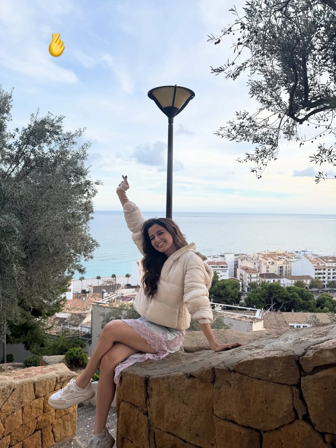 Ashika Ranganath Shares Bharatha Mahasayulaku Wignyapthi Working Stills