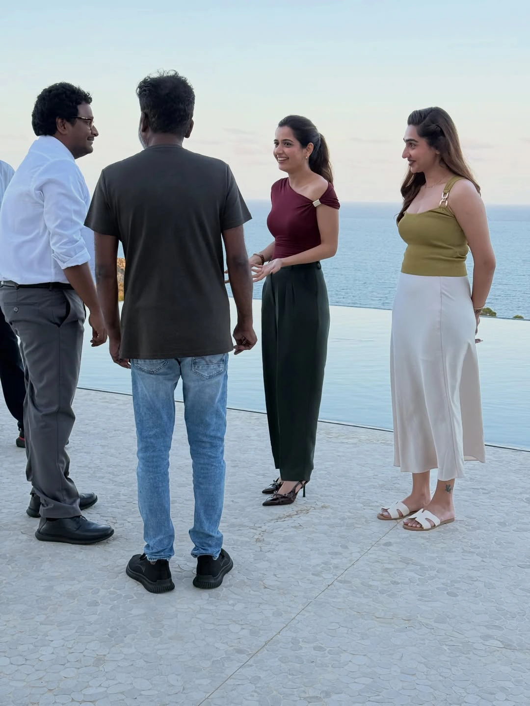Ashika Ranganath Shares Bharatha Mahasayulaku Wignyapthi Working Stills