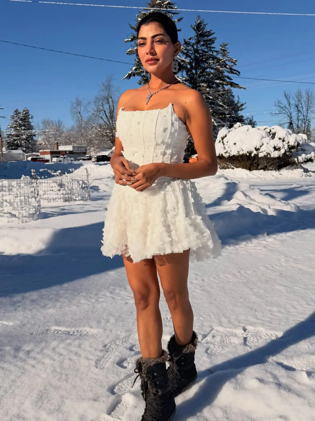 Bigg Boss beauty Lahiri latest glamour photos (1)