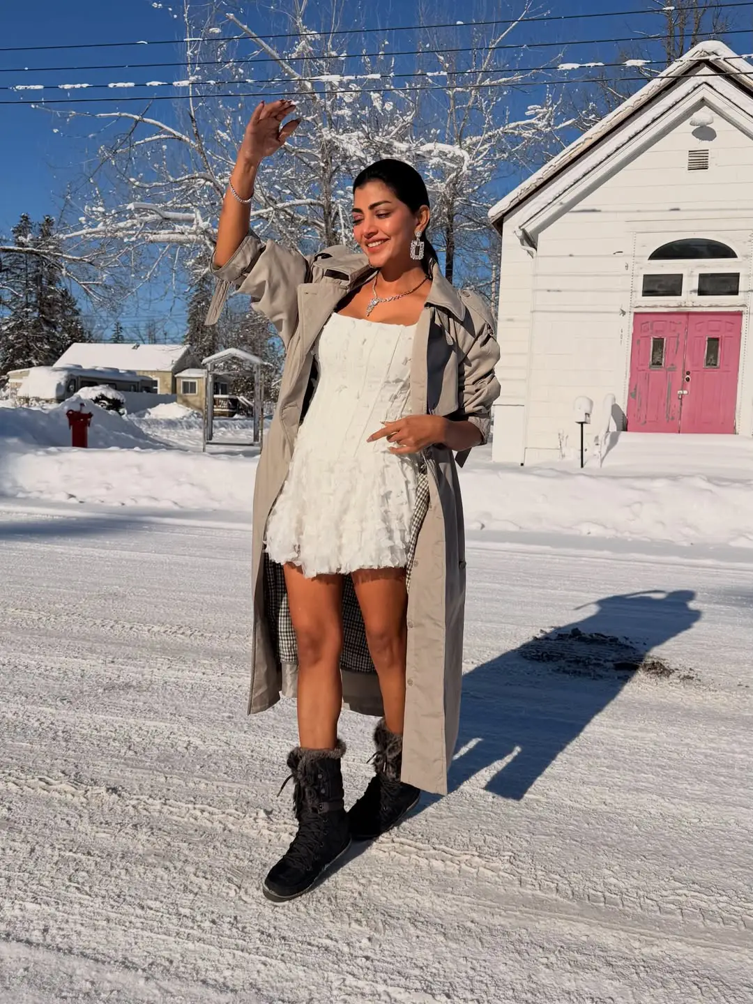 Bigg Boss beauty Lahiri latest glamour photos (1)