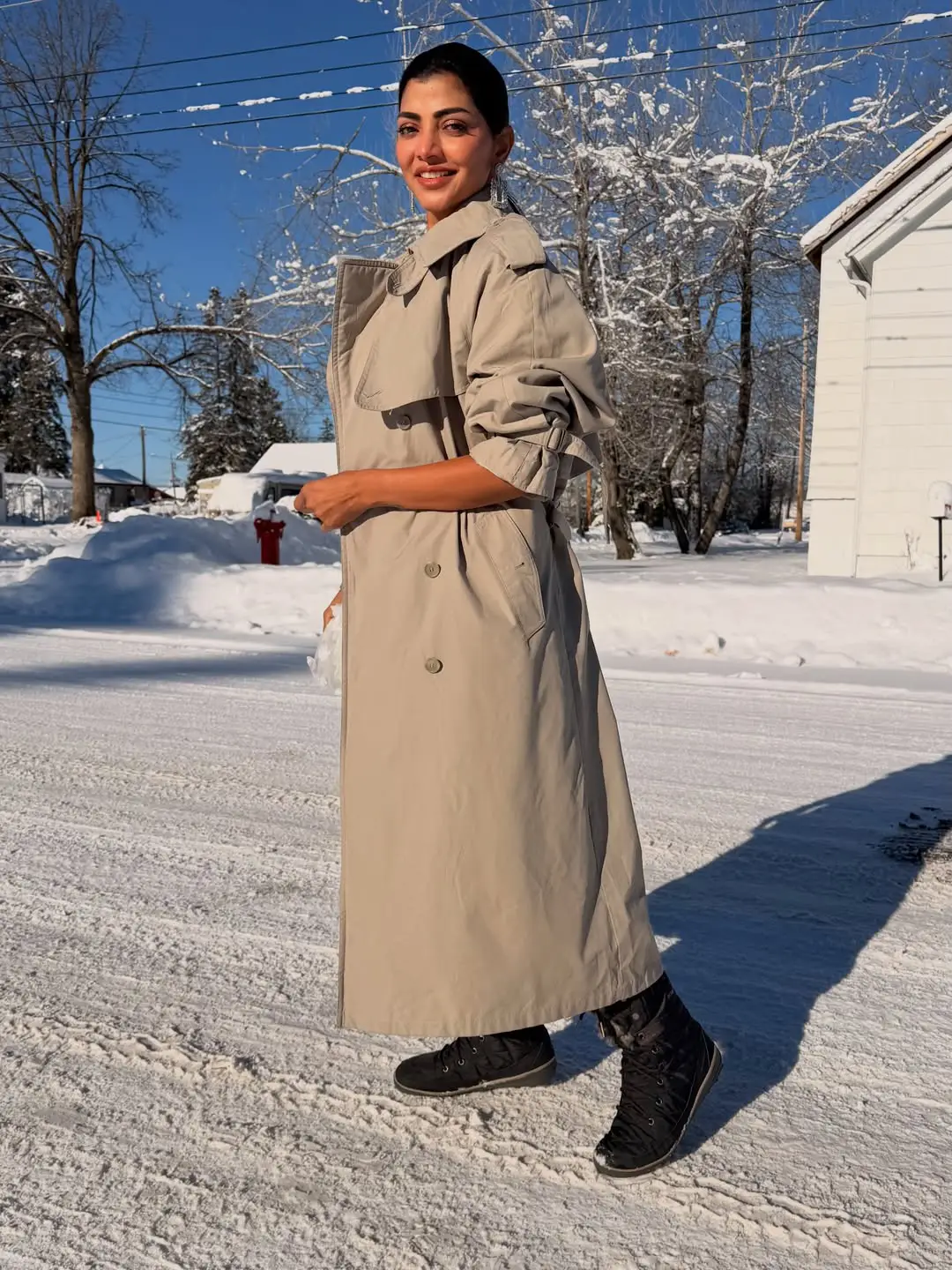 Bigg Boss beauty Lahiri latest glamour photos (1)