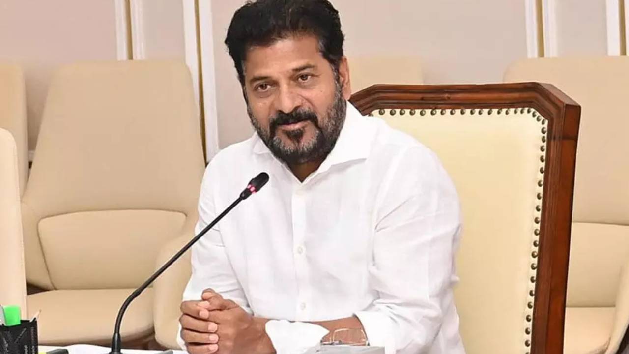 CM Revanth Reddy : త్వరలో జిల్లాల పునర్విభజన.. రిటైర్డ్ జడ్జి నేతృత్వంలో కమిటీ.. ఆ ప్రాంతాలపై ఫోకస్