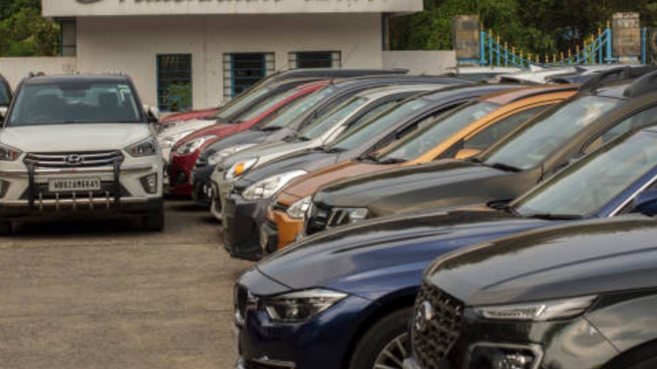 Hyderabad : రూ.26 వేలకే కారు..! ఎగబడిన జనాలు.. తీరా అక్కడికి వెళ్తే.. అరెస్టు చేసిన పోలీసులు