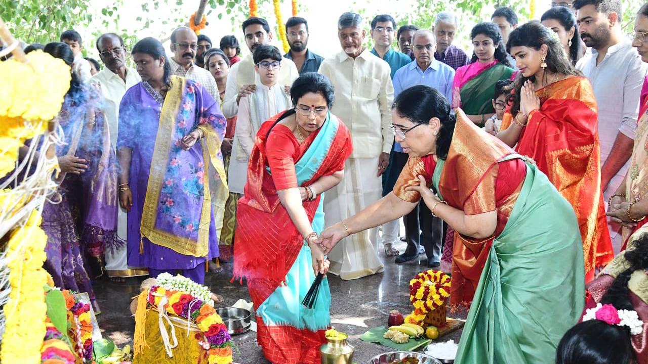 Chandrababu Family : నారావారిపల్లెలో నారా ఫ్యామిలీ సంక్రాంతి సంబురాలు.. ఫొటోలు వైరల్