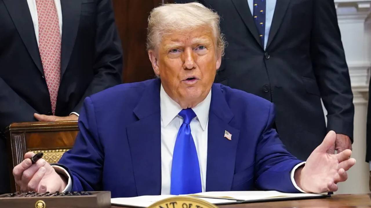 Donald Trump : వెనెజువెలాపై దాడి సమయంలో అమెరికా రహస్య ఆయుధం ప్రయోగించిందా?