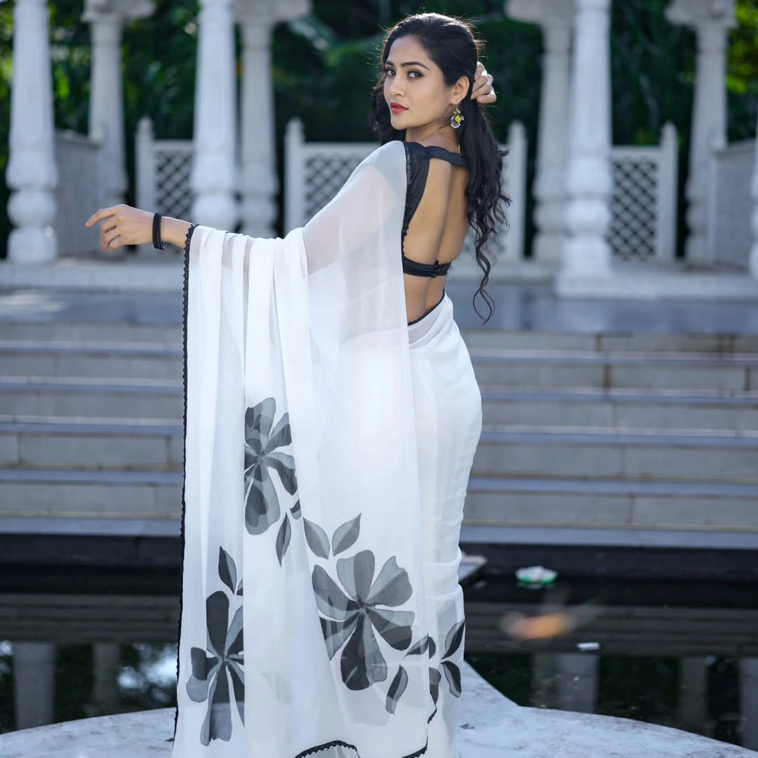 Gayathri Simhadri Karthika Deepam Serial Artist Photos