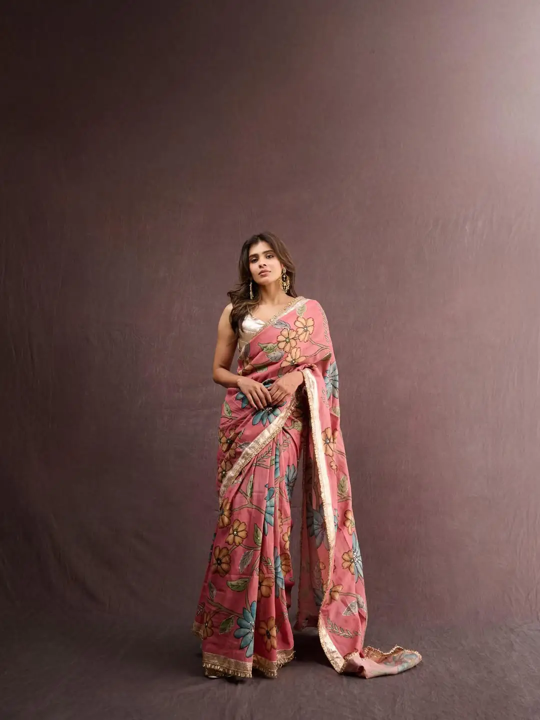 Hebah Patel latest glamorous photos (1)